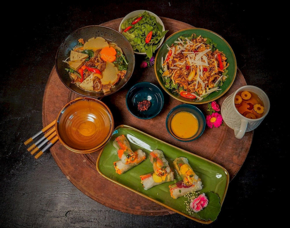 GREEN INN balances sensory appeal and ecological awareness through thoughtfully composed plant-based offerings